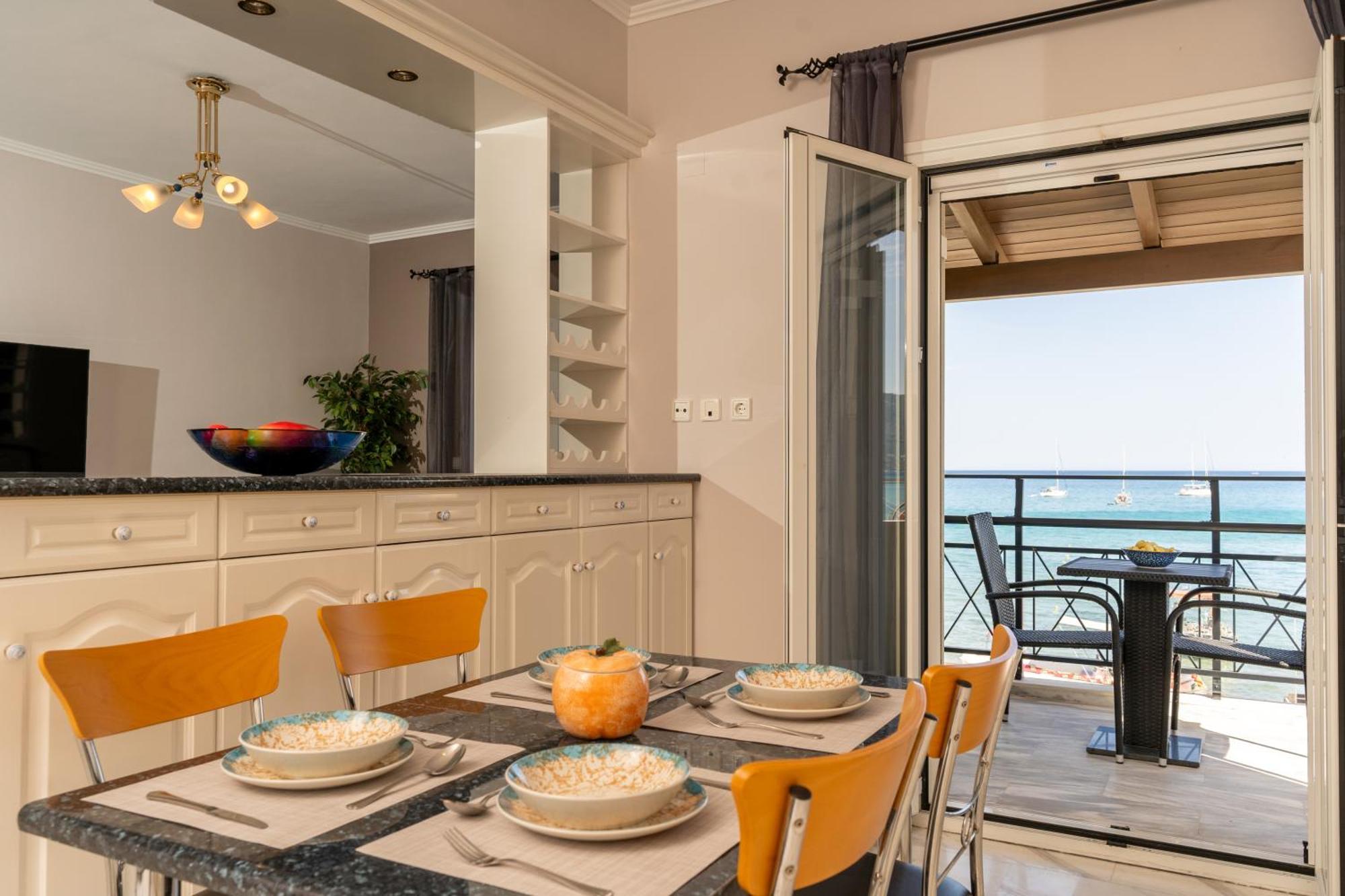 George Beachfront Apartments Lithakia  Habitación foto